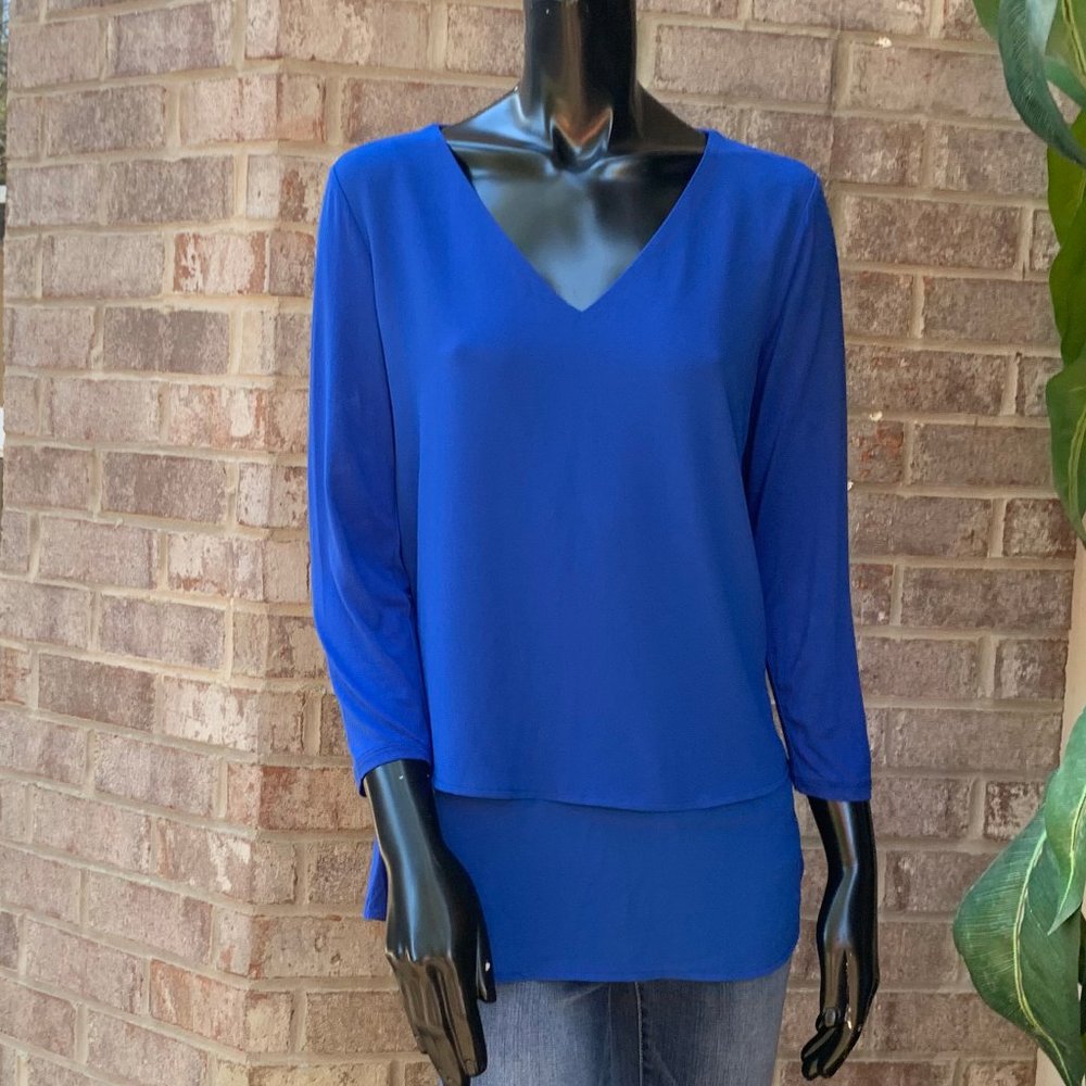 MICHAEL Michael Kors Women's Mixed Woven Knit Layered Hem V-Neck 3/4 Sleeve Top